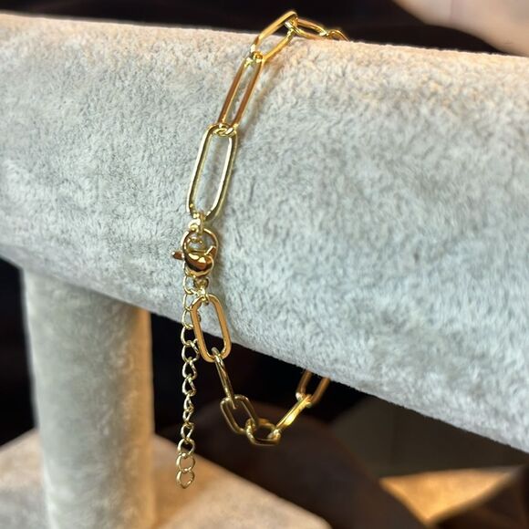 Gold & Pink Pearls Paper Clip Bracelet in Goldtone - Picture 3 of 5